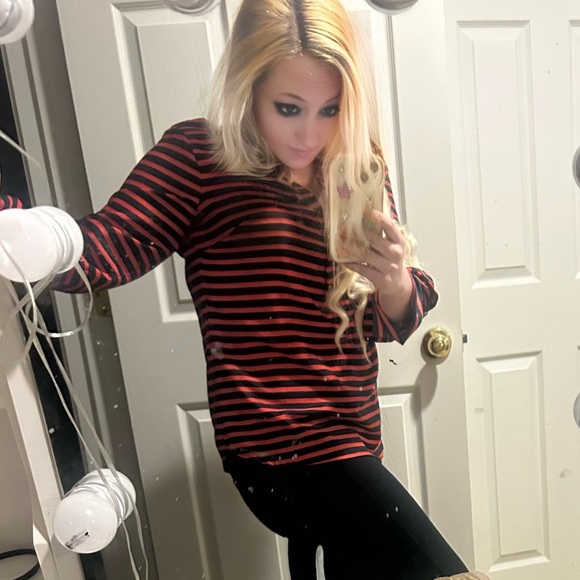 Single Mom/ Widow/ Recovering Addict/ Poshmark Queen - Picture 3 of 16